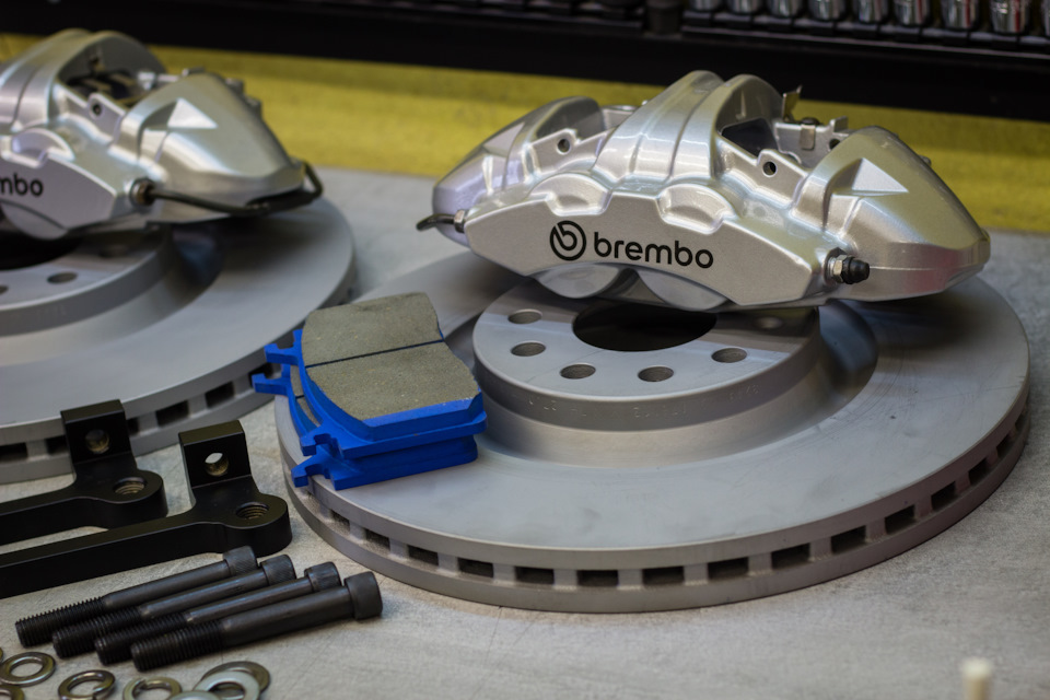 Свап комплект Brembo 4pot MQB — Volkswagen Golf Mk7