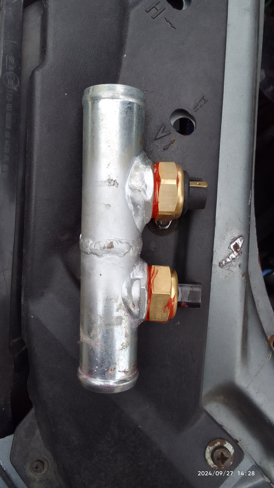 Photo from the logbook Lada Priora wagon. Found on photo: 150108