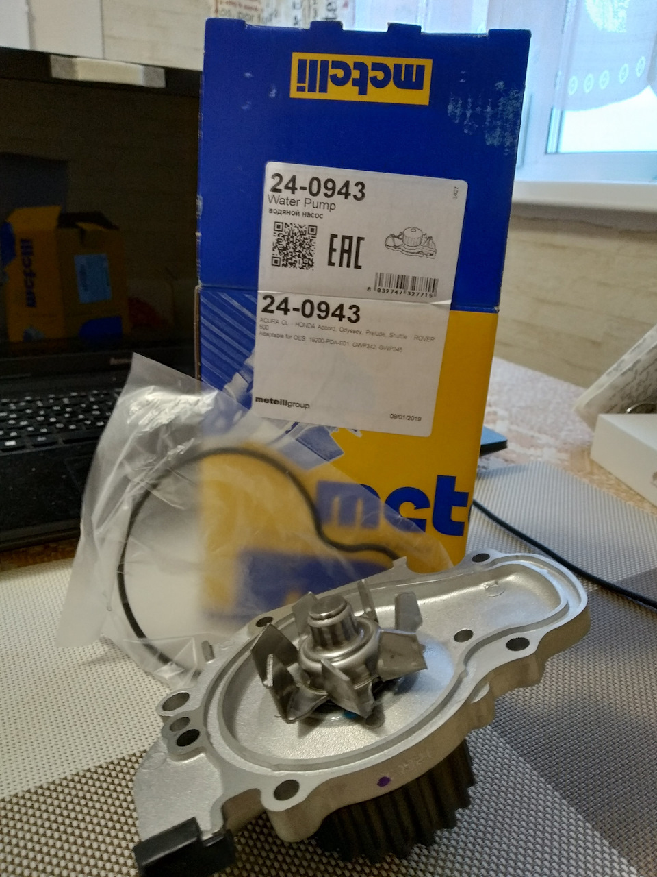 Помпа Metelli 24-0943 — Honda Accord (6G). Запчасти на фото: 240943, GWP342, GWP345