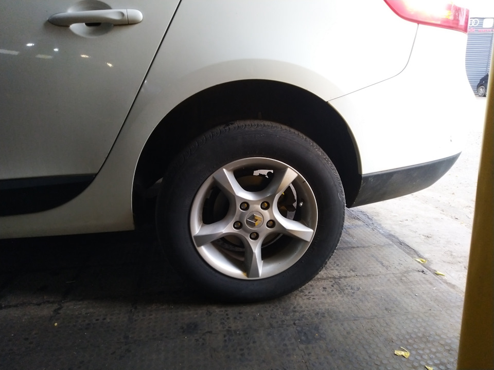 результат сзади — Renault Fluence