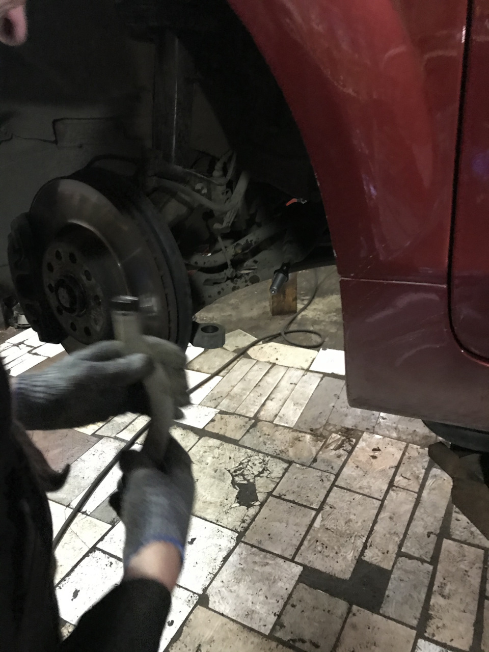 Прошлый владелец говорит что менял но с их дорогами во Владимире там и пружина лопнула — Audi TT (2G)