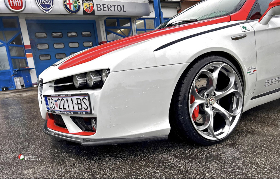 Фото в бортжурнале Alfa Romeo Spider (939)
