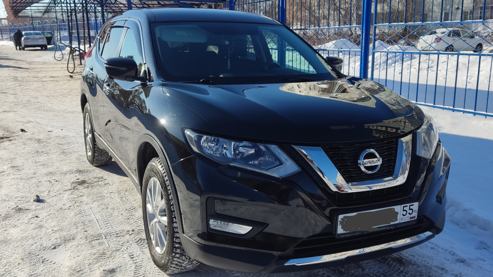 Nissan X-Trail Черный