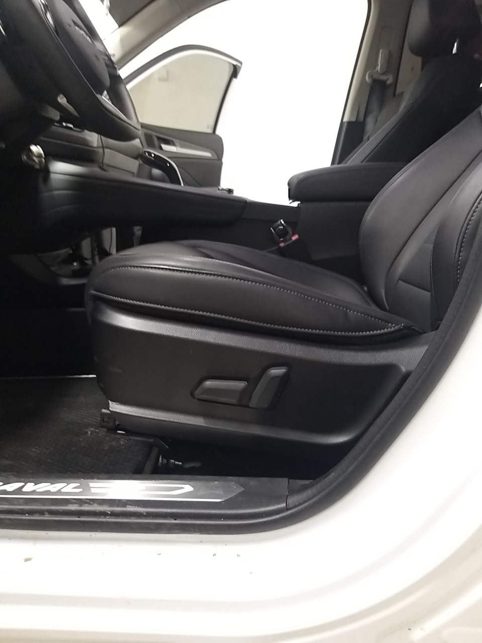 Угол водительского после установки вставки. — Haval F7x (1G)