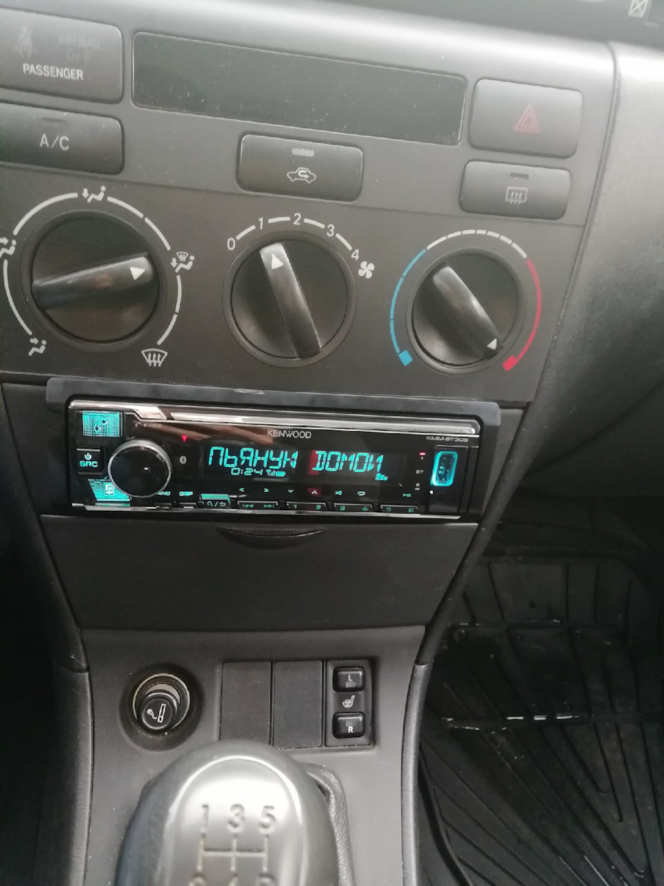 Уже установлен — Toyota Corolla (120)