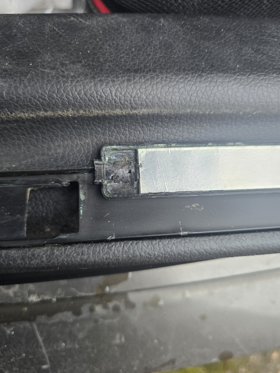Скотч и углубление с другой — KIA Optima (3G)