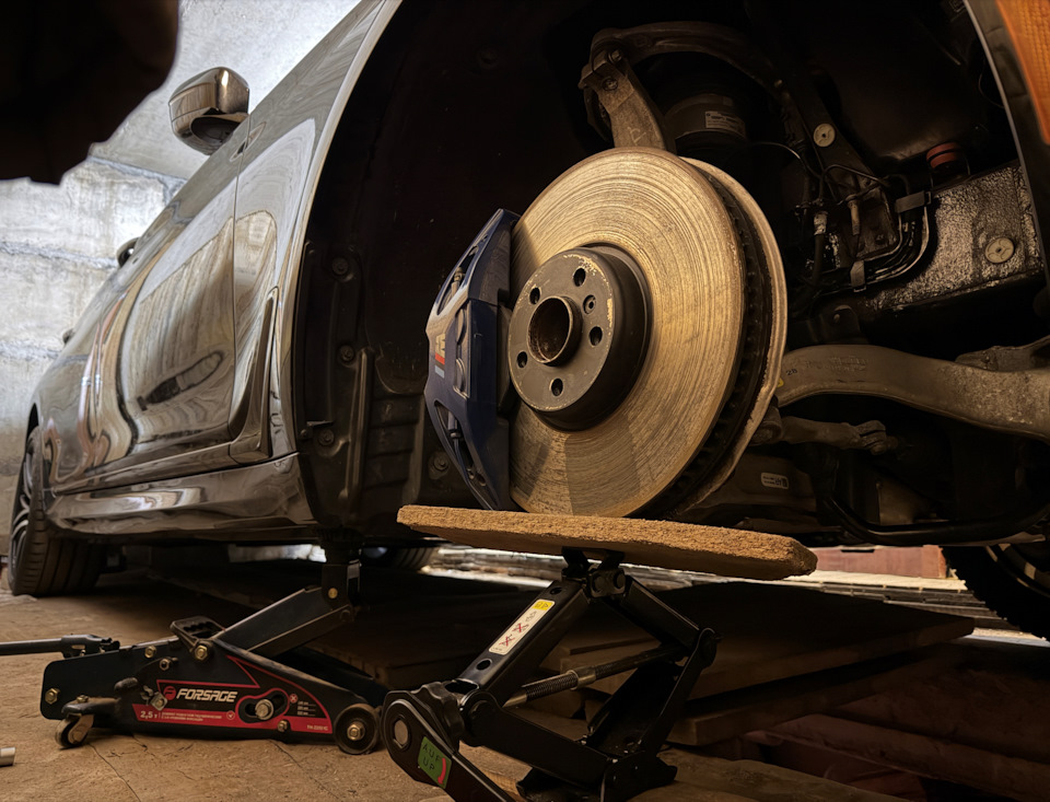 Photo from the logbook BMW 7 series (G11/G12)