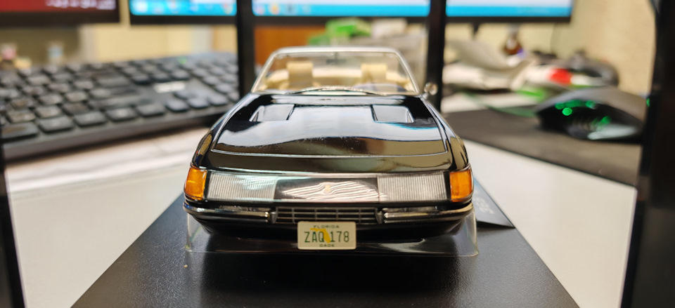 KK Scale 1:18 Ferrari 365 GTS/4 1969 Daytona Spider — Miami Vice