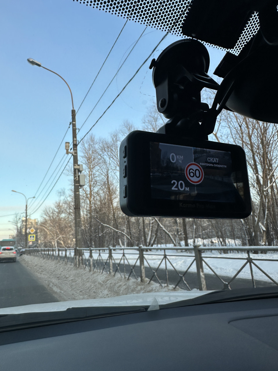 Антирадар в действии, даже камера видна на заднем плане — Mitsubishi Pajero Sport (3G)