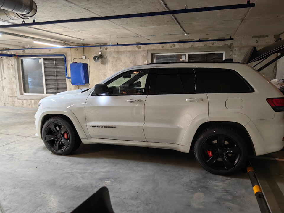 Фото в бортжурнале Jeep Grand Cherokee SRT-8 (WK2)