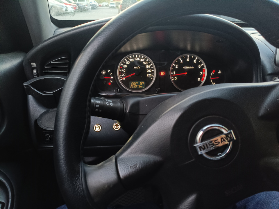 Вечереет. Ярковато всё же, нужно резистор добавить. — Nissan Almera II (N16)