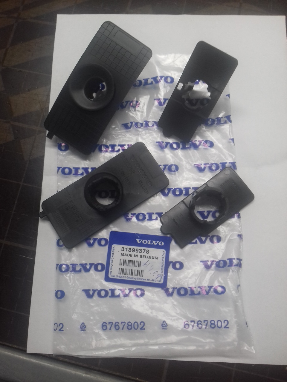 комплект — Volvo XC60 (1G). Запчасти на фото: 31399378, 6767802