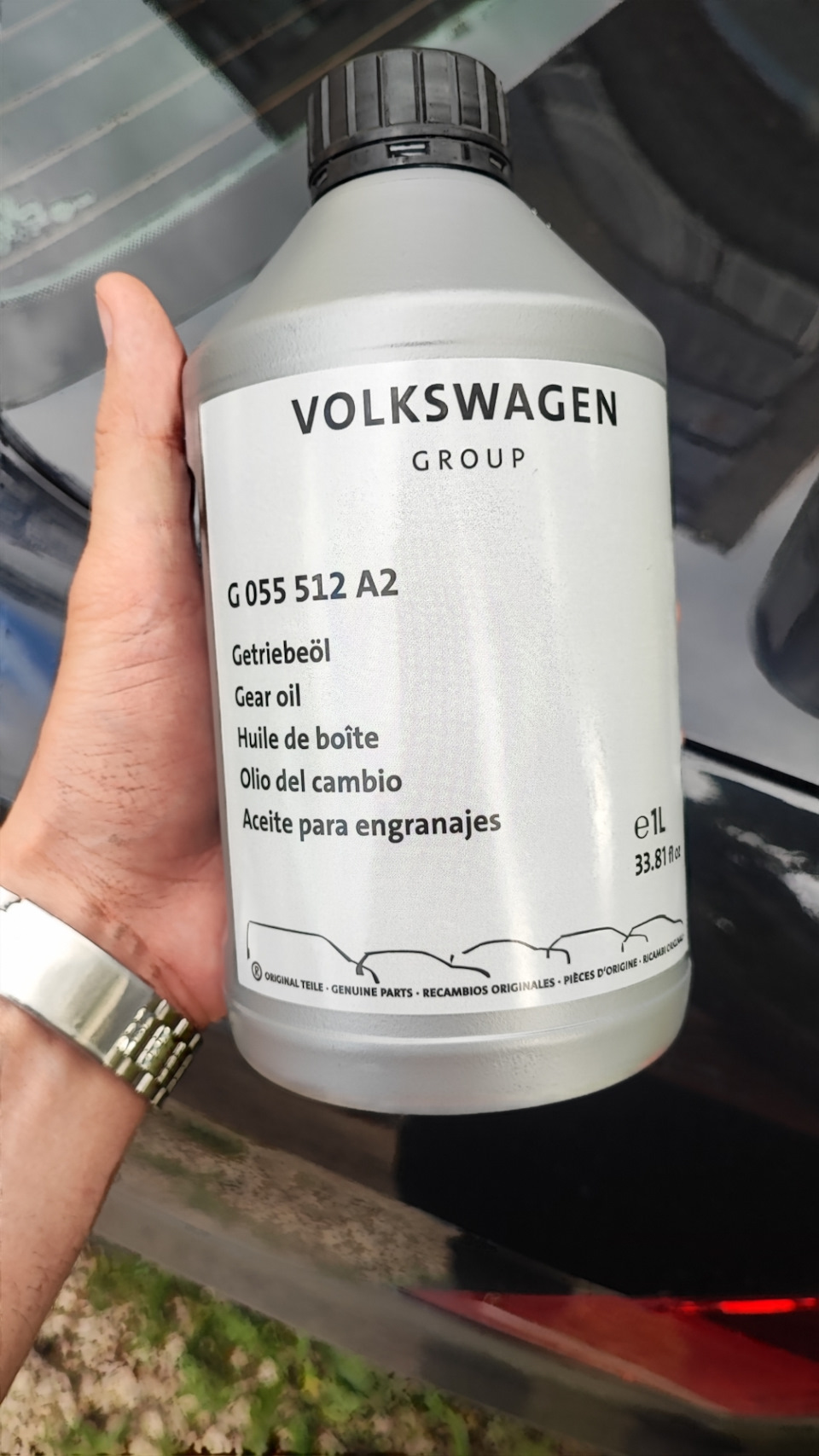Новое масло — Volkswagen Passat B7. Запчасти на фото: G055512A2