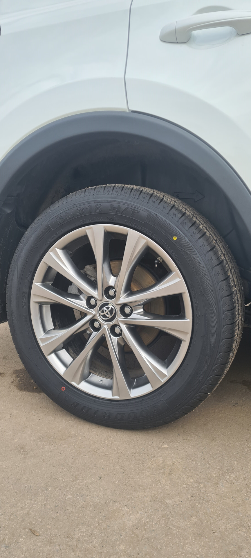 Новенькие! — Toyota RAV4 (IV)
