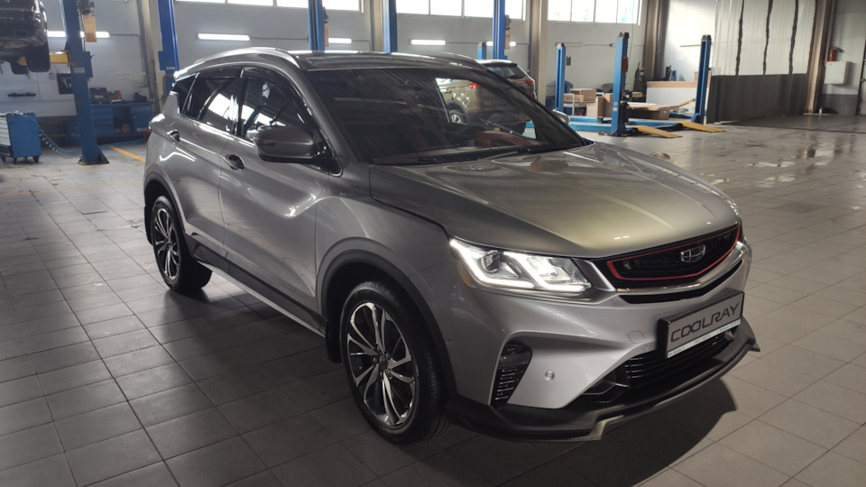 Geely Coolray Flagship серебро