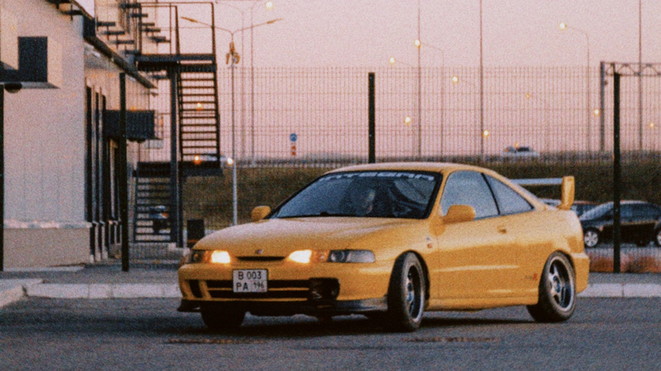Honda Integra Phoenix Yellow Y56