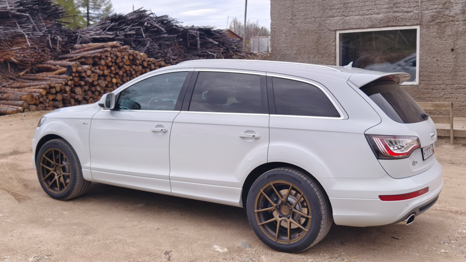 Audi Q7 Starship