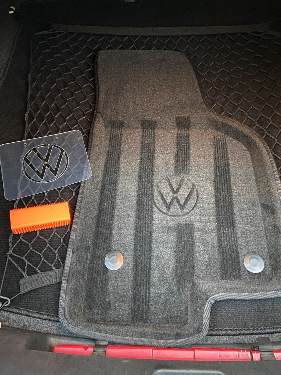 Расчесанный коврик — Volkswagen Jetta VI