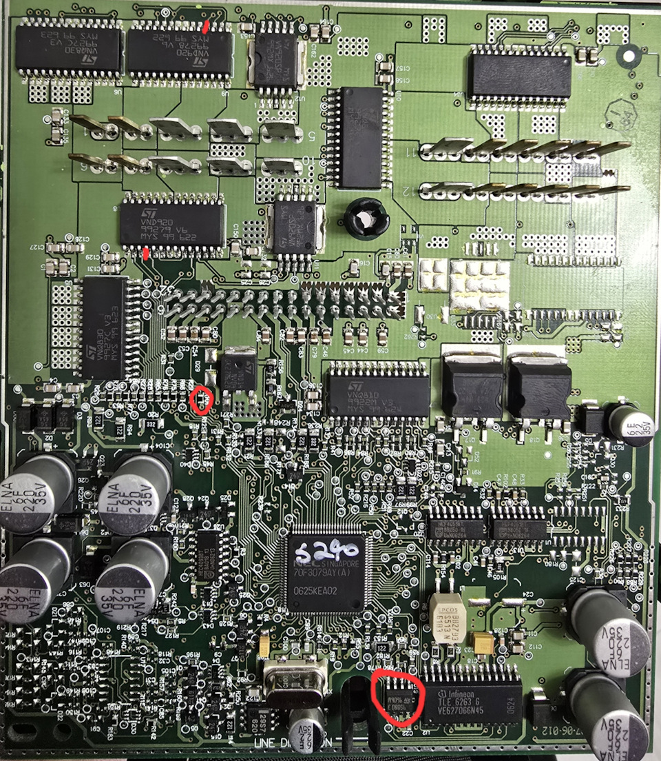 Общий вид платы. Отмечен резистор, eeprom, лапы опроса ламп — Audi A6 (C6)