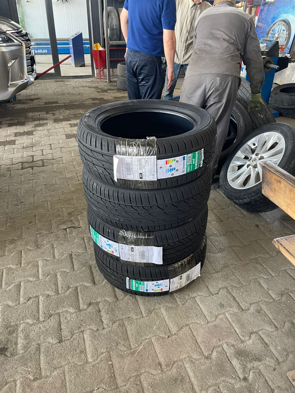покрышки 225/50 R18 W95 от фирмы Autogreen Super Sport Chaser-SSC5 — Toyota Aurion