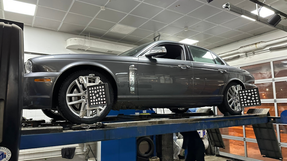 Jaguar XJ