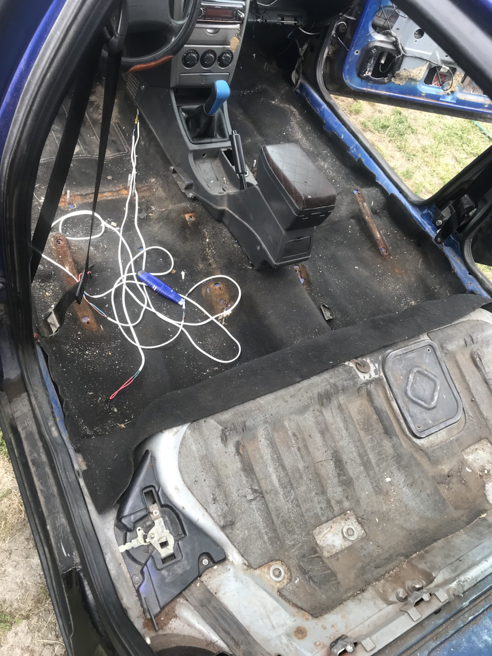 По всюду грязь — Lada Приора седан