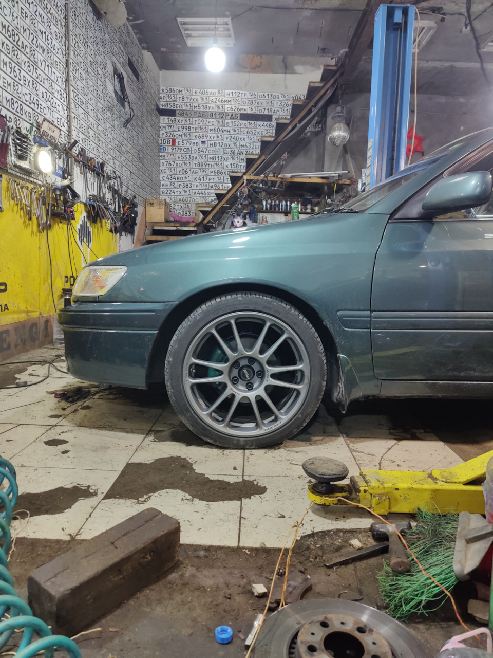 Вроде как получается — Toyota Corona Premio (T210). Запчасти на фото: AP161