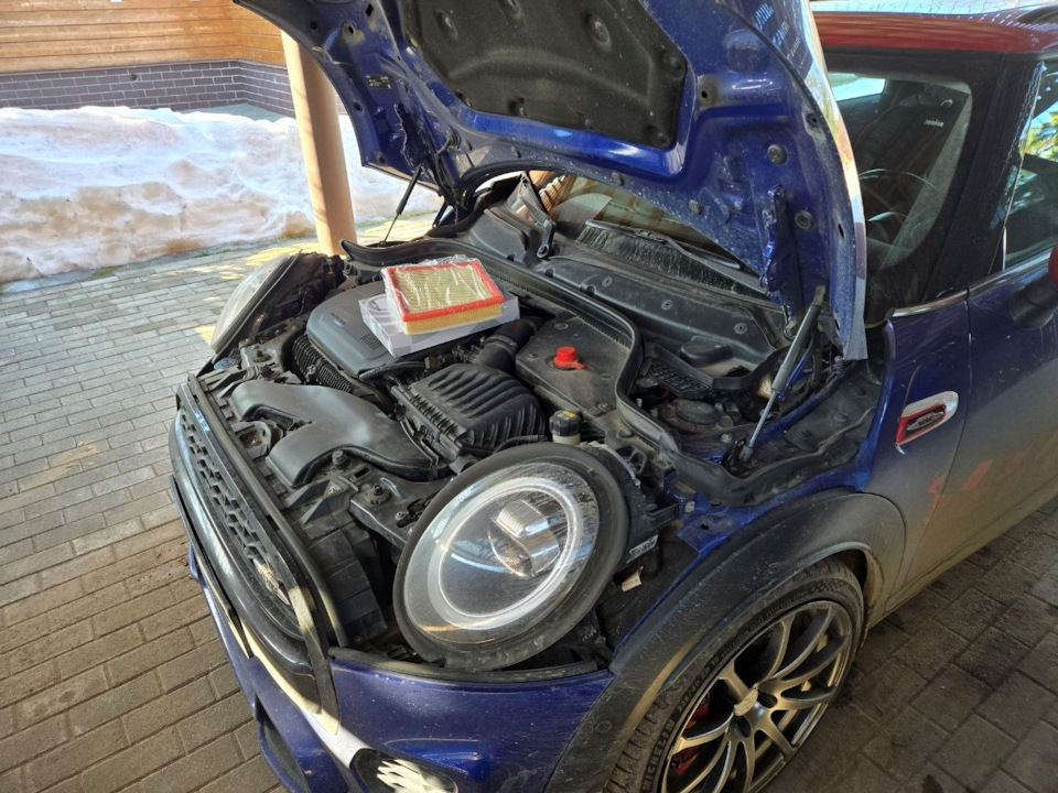 BMW 13718513944 / MANN-FILTER C 22 018 — MINI John Cooper Works. Запчасти на фото: 13718513944, C22018