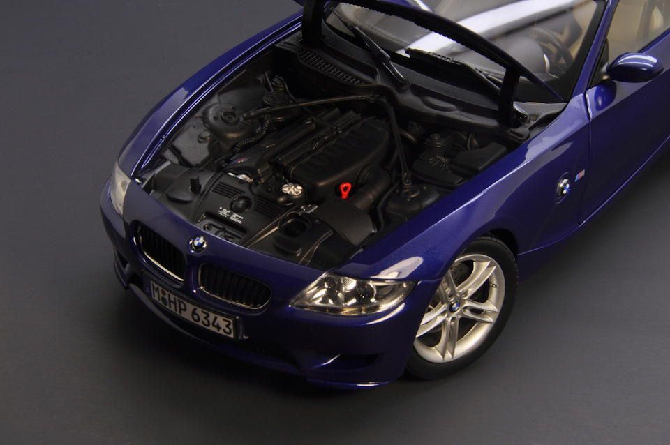 Kyosho 1/18 BMW E86 Z4 M Coupe, Interlagosblau. Dealer Edition