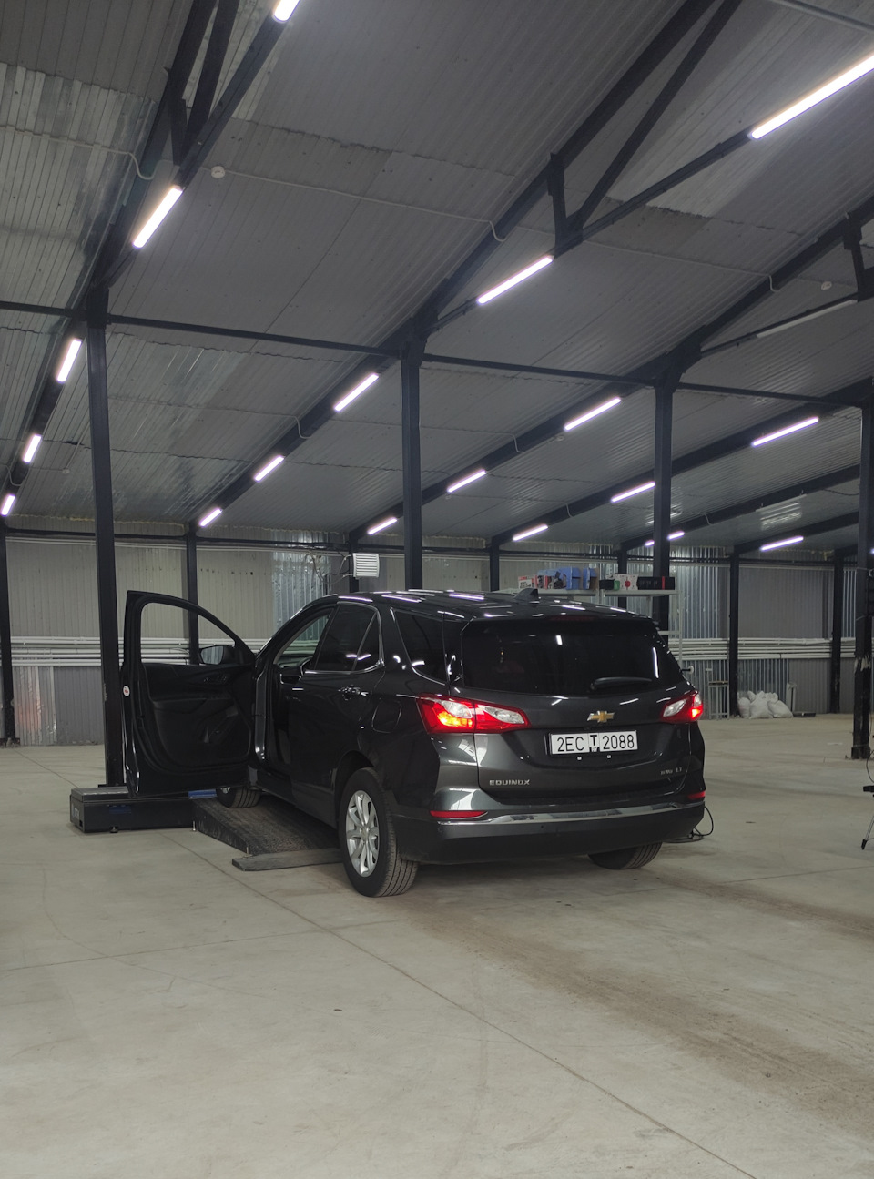 Лаборатория — Chevrolet Equinox (3G). Запчасти на фото: T208B