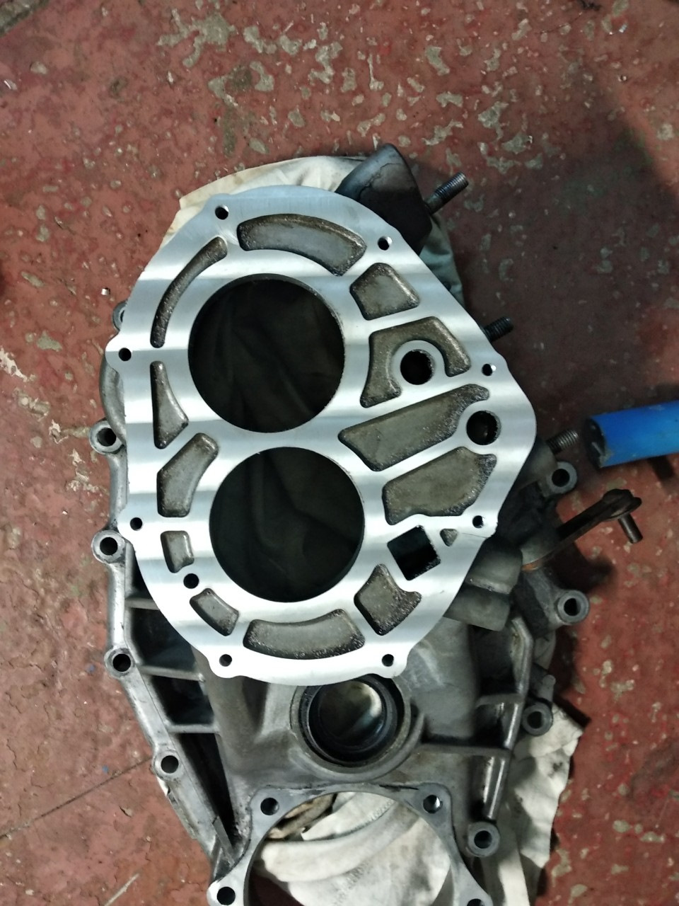 подготовка плоскости корпуса кпп — Mazda 323 III