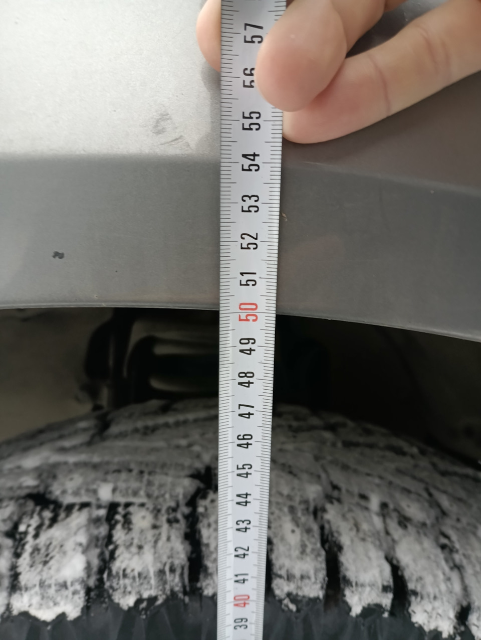 Лево — Mitsubishi L200 (4G)
