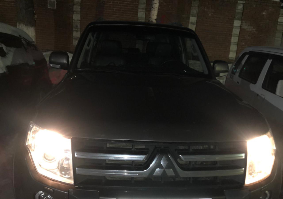 1 — Mitsubishi Pajero (4G)