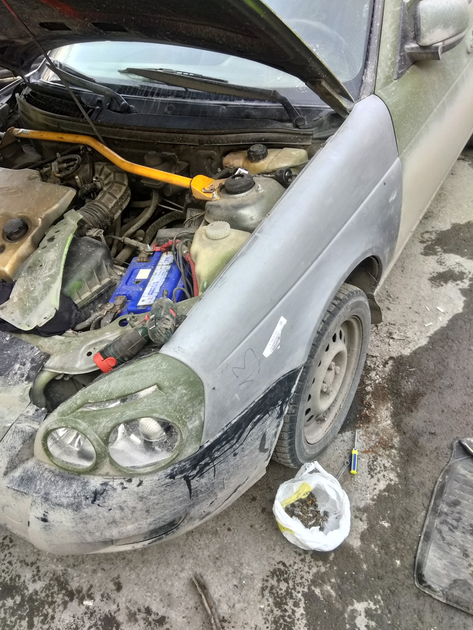 на месте — Lada Приора седан