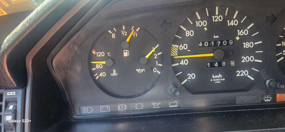 Photo from the logbook Mercedes-Benz E-Class (W124). Found on photo: 401709