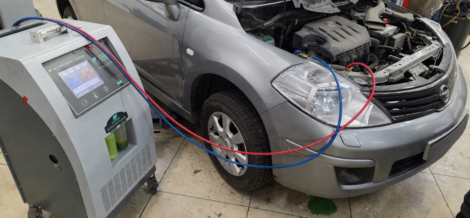 Фото в бортжурнале Nissan Tiida (1G)