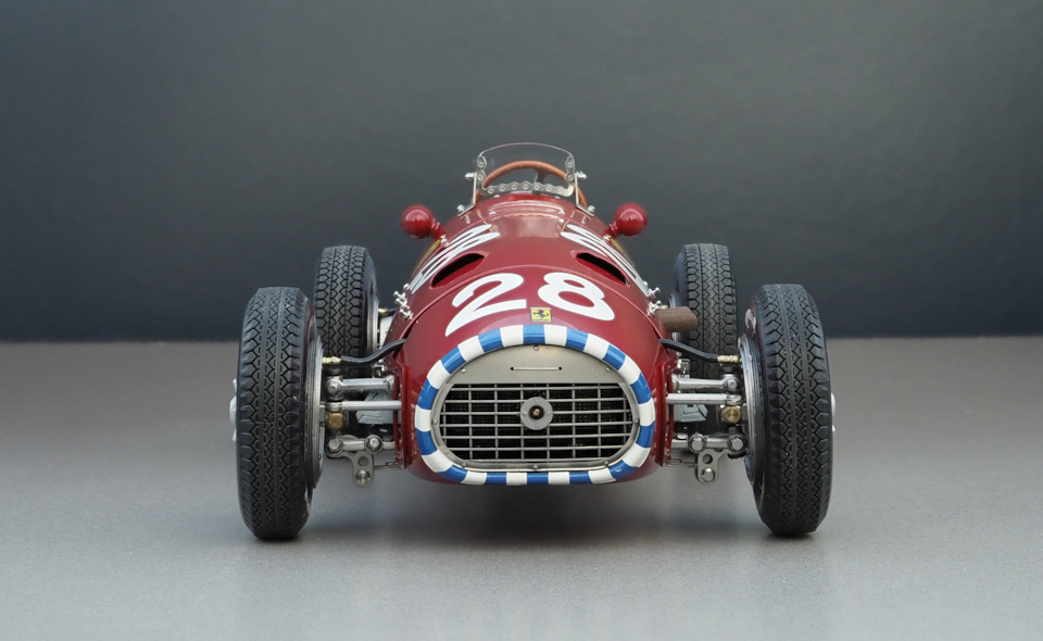 Ferrari Tipo 500 F2, 1952 G.P. Switzerland, #28 G.N. Farina (1/18