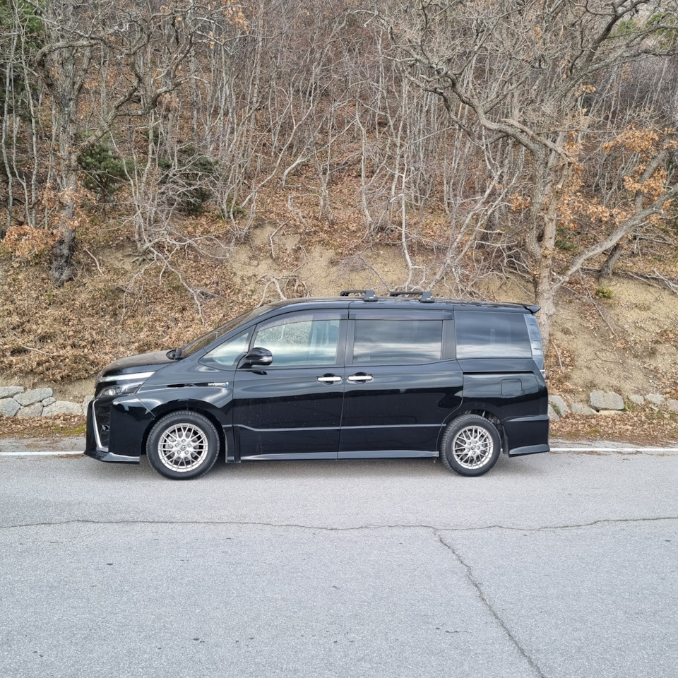Фото в бортжурнале Toyota Voxy (3G)