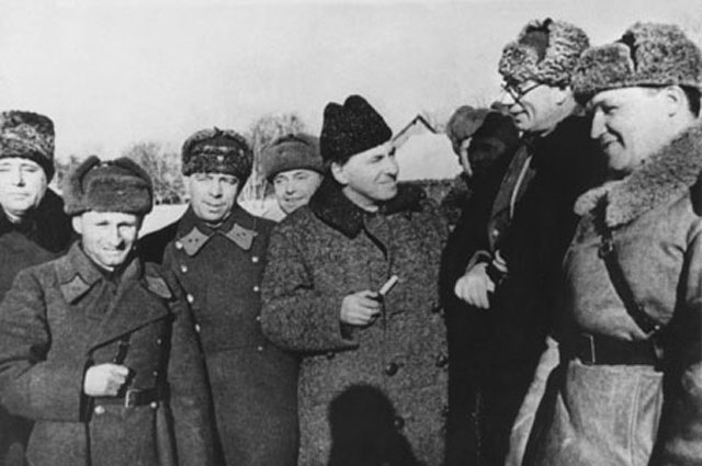 Чествование генерала Власова в январе1942 года. — ГАЗ Соболь 4х4