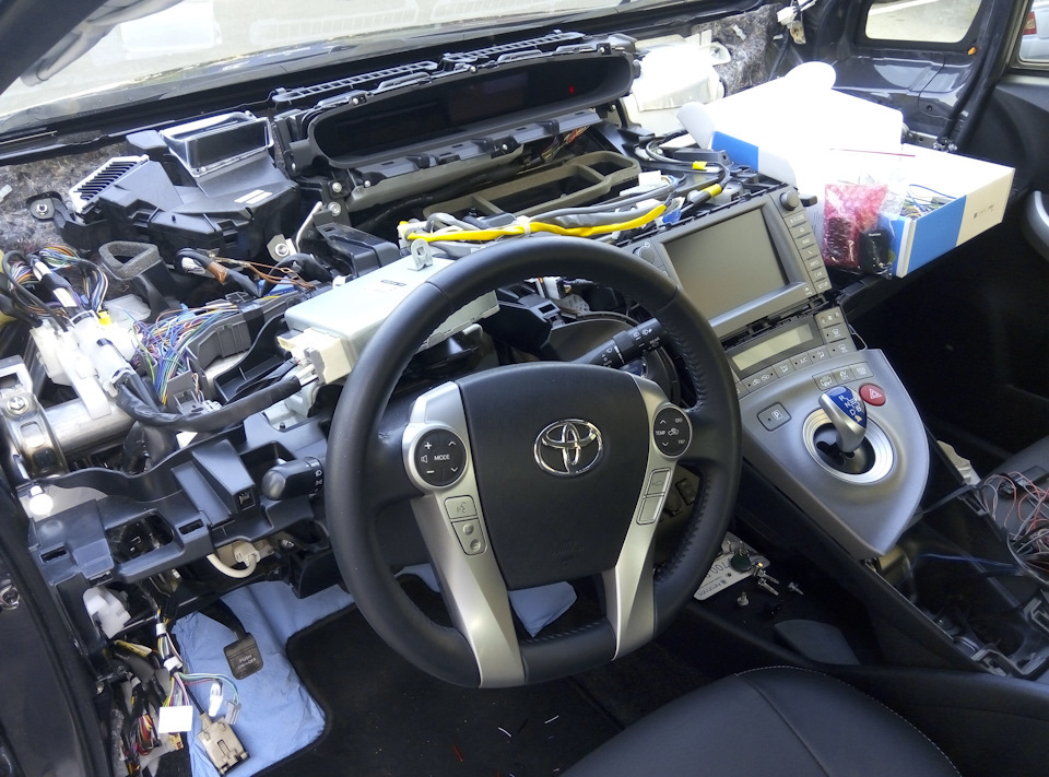 Фото в бортжурнале Toyota Prius Plug-in Hybrid (1G)