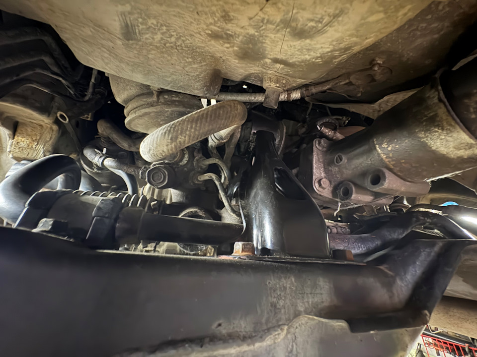 Новые нижние подушки двигателя — Mitsubishi Outlander XL