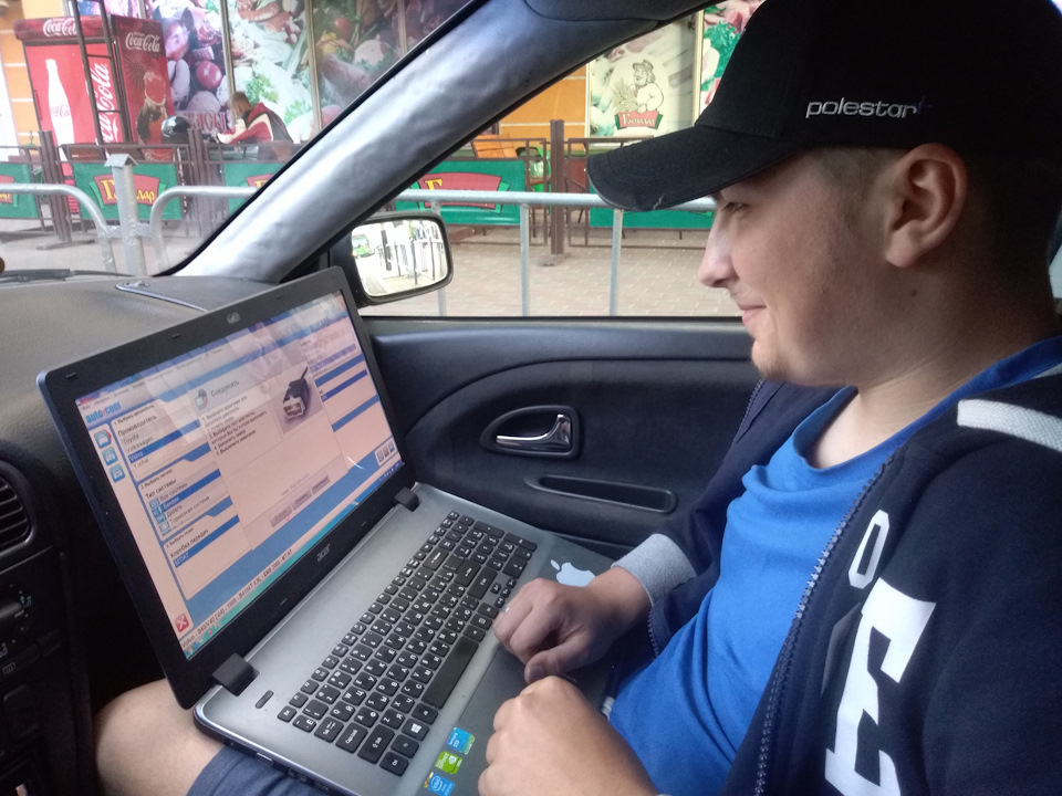 Никитос в работе:) — Volvo V40 (1G)
