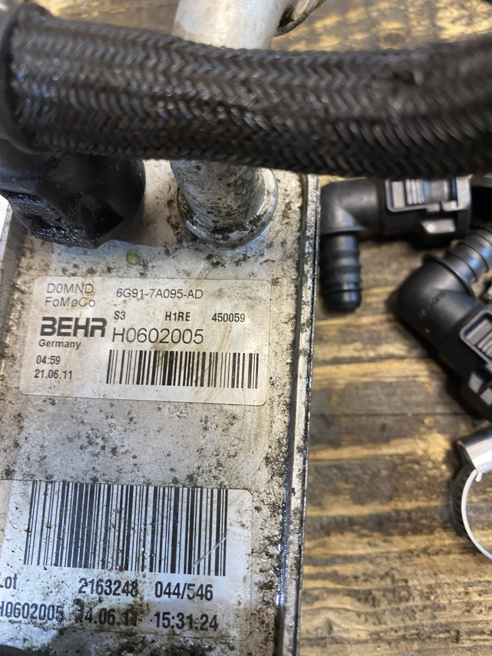 Фото в бортжурнале Volvo XC60 (1G). Запчасти на фото: 6G917A095AD, H0602005, 450059