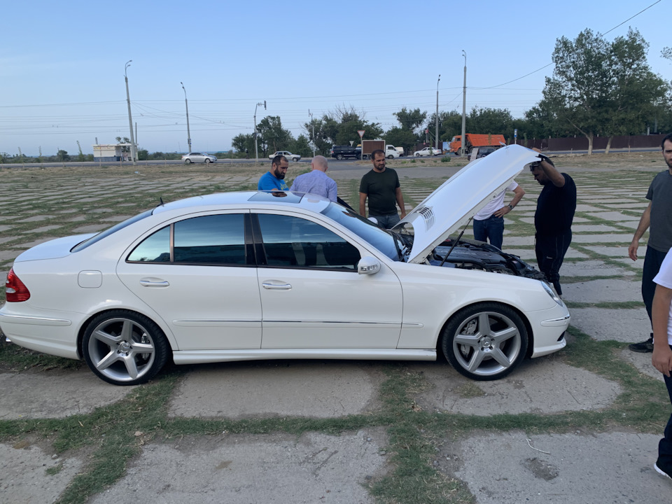 Фото в бортжурнале Mercedes-Benz E-Class (W211)