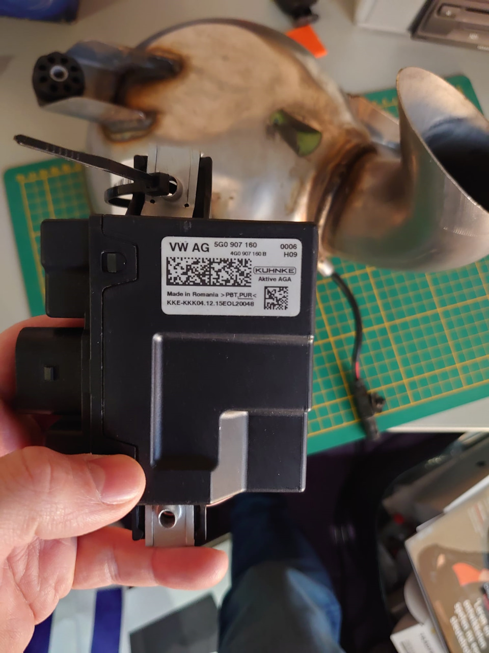 An Audi soundbooster control unit — SEAT Leon FR (Mk3). Found on photo: 5G0907160, 4G0907160B