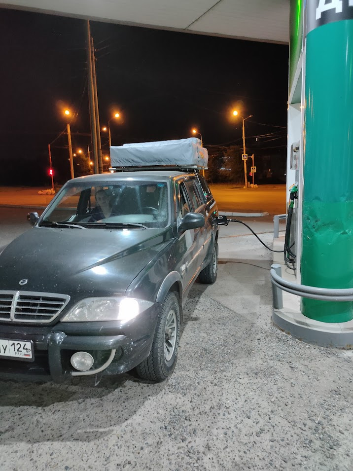 после установки уже почти под ночь заехал на заправку — SsangYong Musso Sports