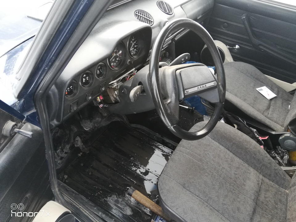 Всё стоит и работает, руль будет калиновский. <img src= — Lada 2106