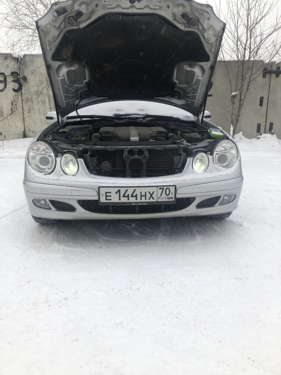 Фото в бортжурнале Mercedes-Benz E-Class (W211)