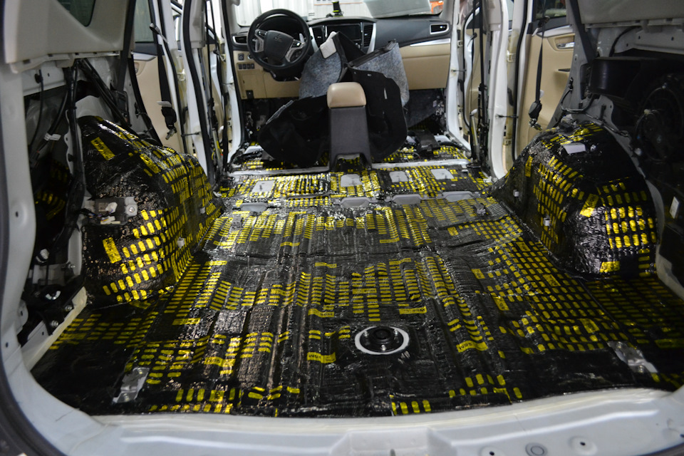 Пол — первый слой, виброизоляция — Mitsubishi Pajero Sport (3G)