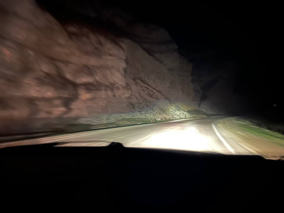 Посчастливилось побывать в горах в глубокой ночи. Свет очень выручал👌 — Subaru Outback (BP)